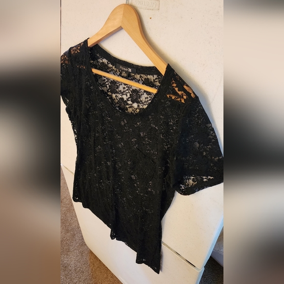 Black lace t shirt - Picture 4 of 4